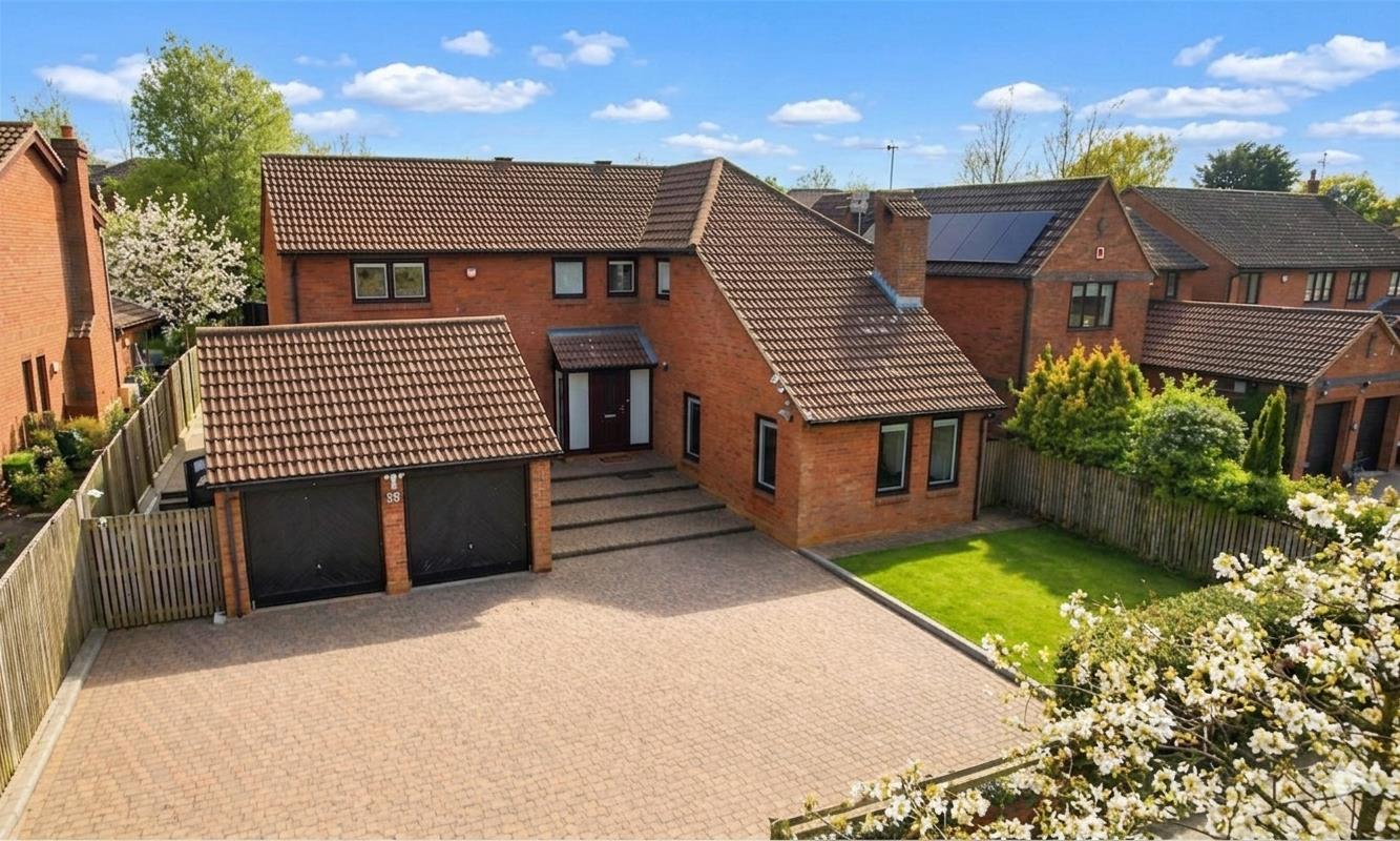 4 bed property in Colesbourne Drive, Milton Keynes